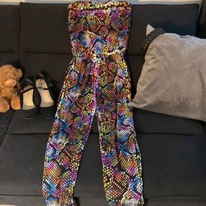 🌈 Flattering Colorful Snake Patterned Romper 🐍